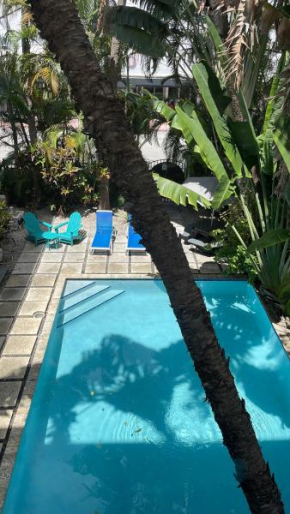 TROPICAL HAVEN POOL & 2BLOCKS TO BEACh